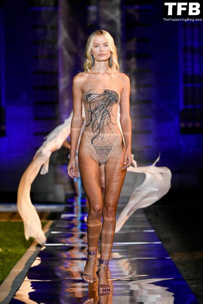 Frida Aasen Flaunts Her Nude Tits & Sexy Legs at the Etam Womenswear Show in Paris - #8