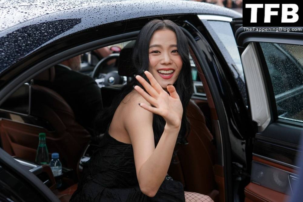Leggy Kim Ji-soo Attends the Dior Fashion Show in Paris - #12
