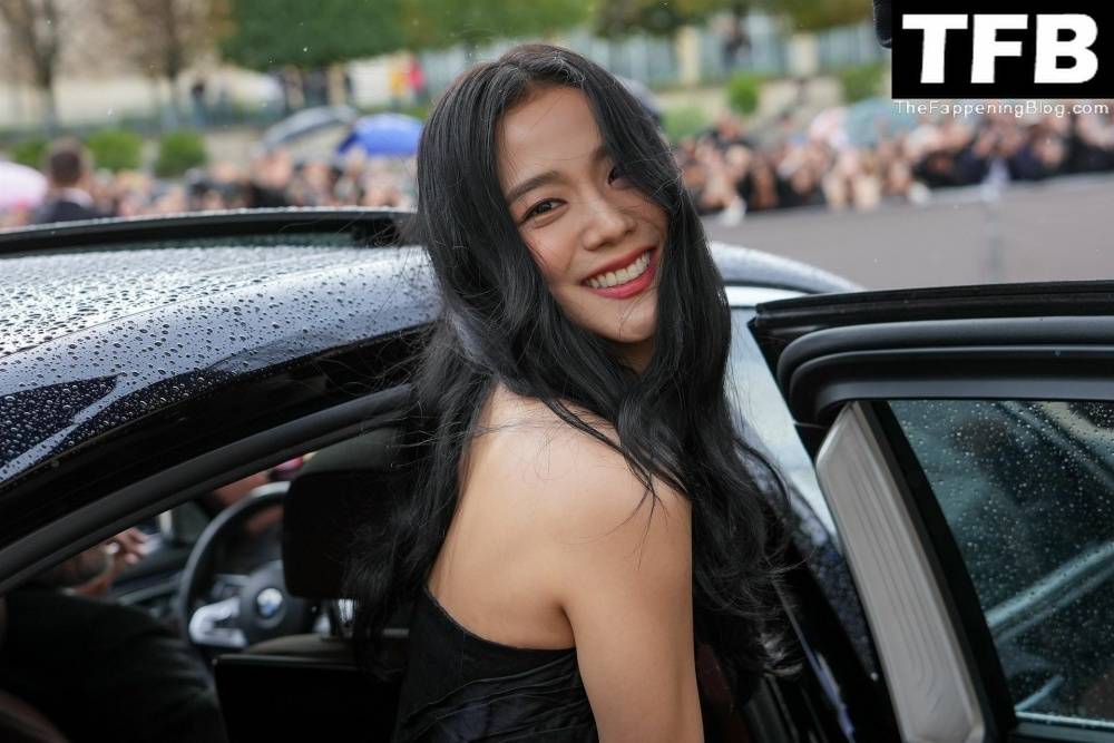 Leggy Kim Ji-soo Attends the Dior Fashion Show in Paris - #13