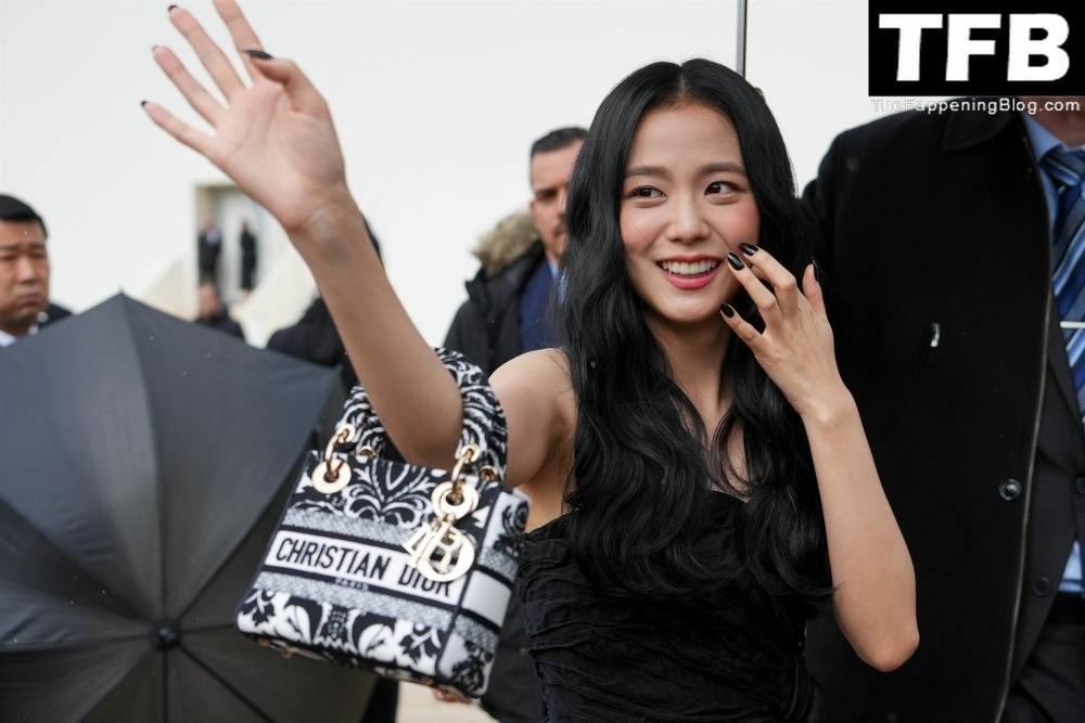 Leggy Kim Ji-soo Attends the Dior Fashion Show in Paris - #2