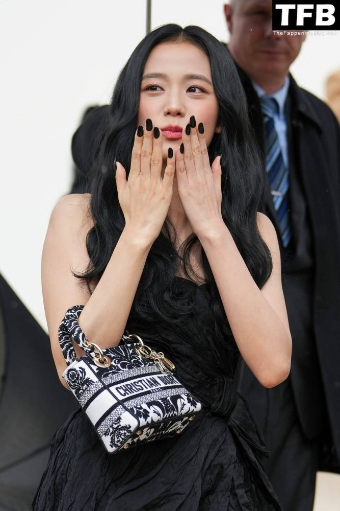 Leggy Kim Ji-soo Attends the Dior Fashion Show in Paris - #9