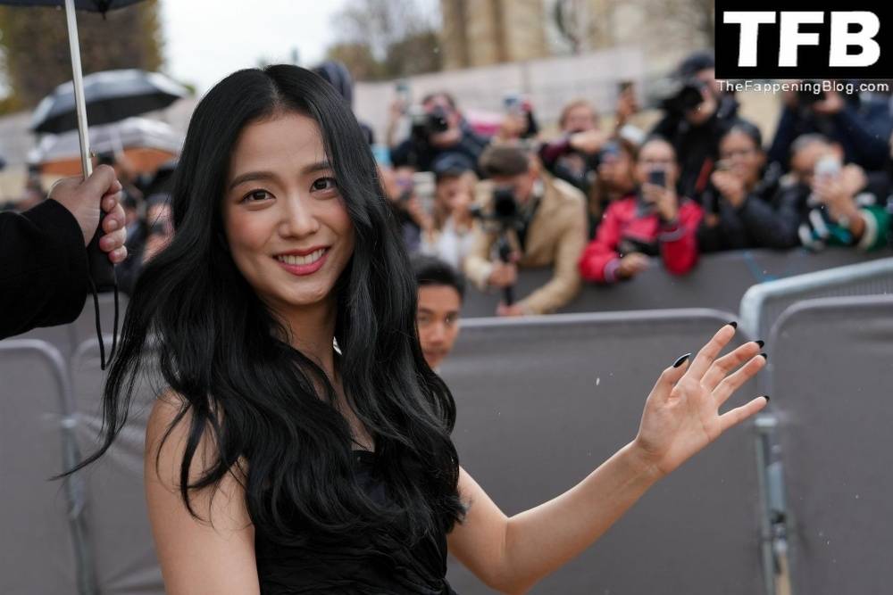 Leggy Kim Ji-soo Attends the Dior Fashion Show in Paris - #32