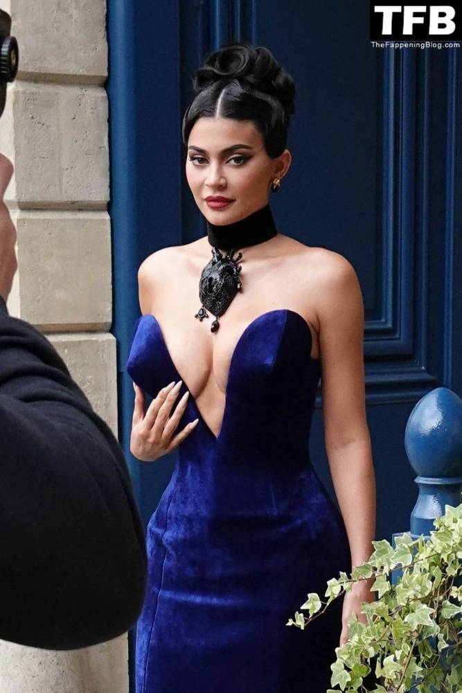 Busty Kylie Jenner Flaunts Her Deep Cleavage in Paris (54 Photos + Video) - #8