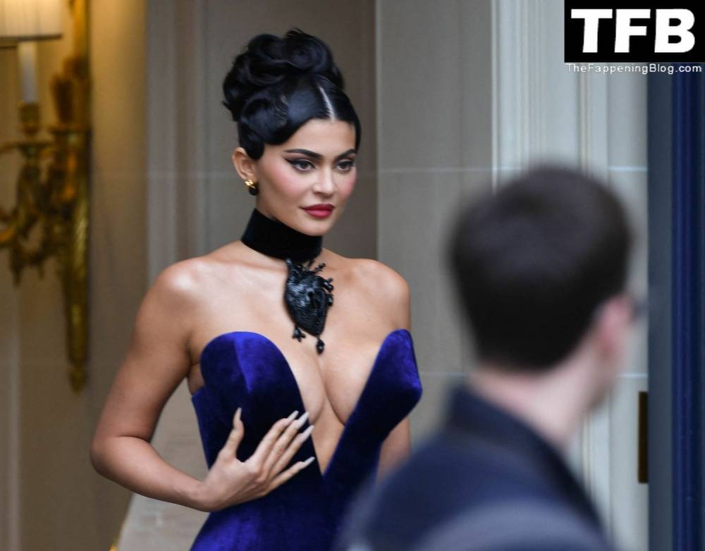 Busty Kylie Jenner Flaunts Her Deep Cleavage in Paris (54 Photos + Video) - #21