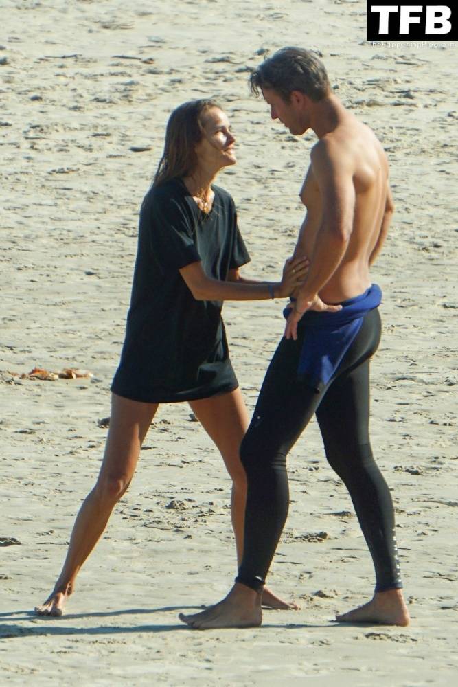 Isabel Lucas is Pictured with Her Boyfriend at Beach in Byron Bay - #10