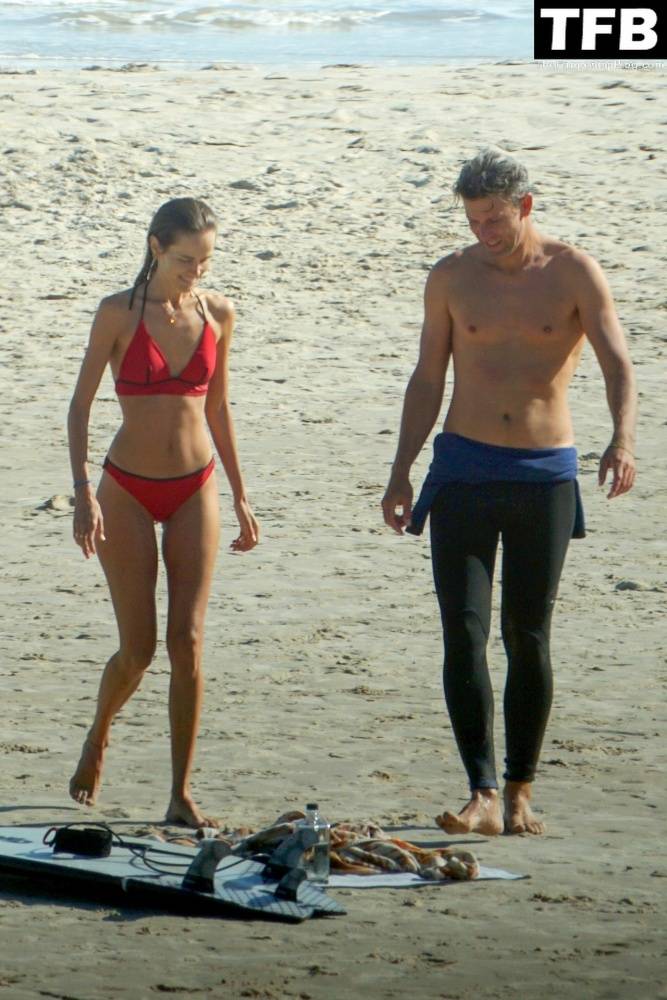 Isabel Lucas is Pictured with Her Boyfriend at Beach in Byron Bay - #5