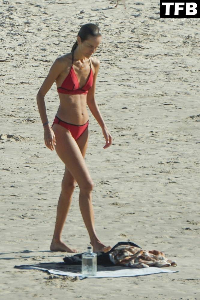 Isabel Lucas is Pictured with Her Boyfriend at Beach in Byron Bay - #22