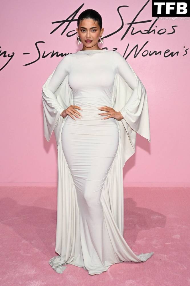 Kylie Jenner Flaunts Her Curves in a White Dress During Paris Fashion Week - #13