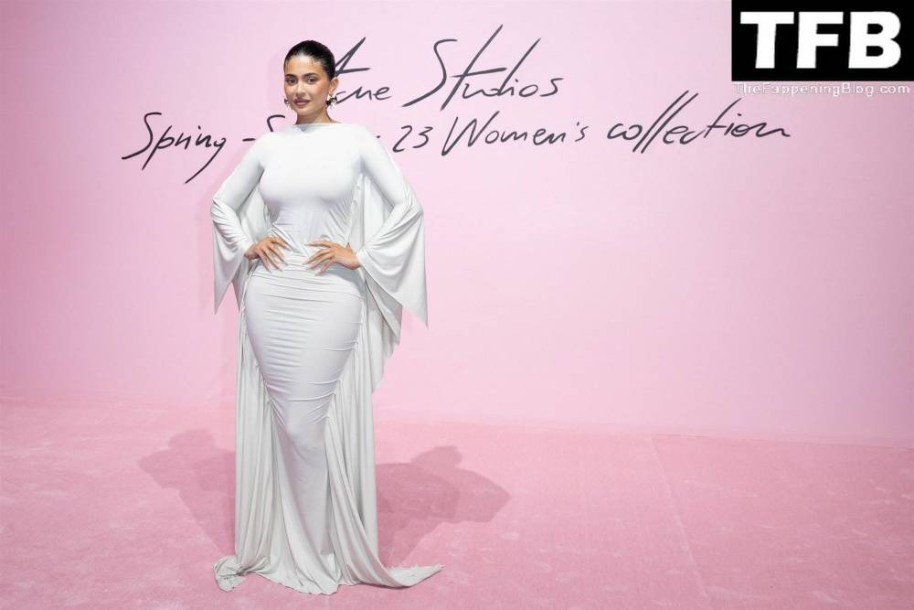 Kylie Jenner Flaunts Her Curves in a White Dress During Paris Fashion Week - #99