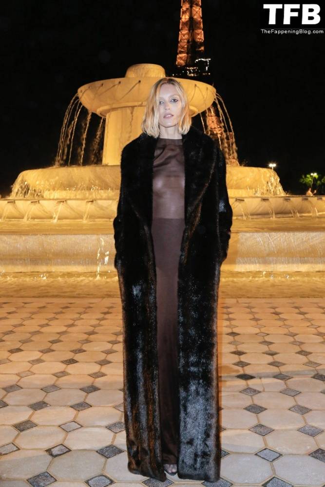 Anja Rubik Flashes Her Nude Tits at the Saint Laurent Womenswear Show in Paris - #10