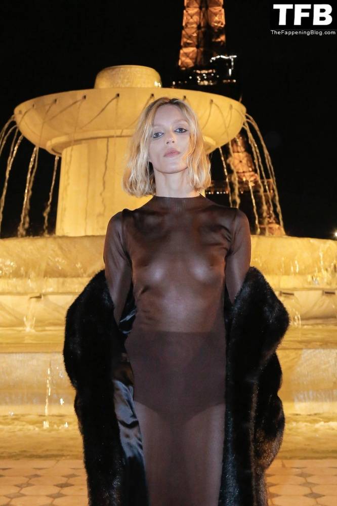 Anja Rubik Flashes Her Nude Tits at the Saint Laurent Womenswear Show in Paris - #31