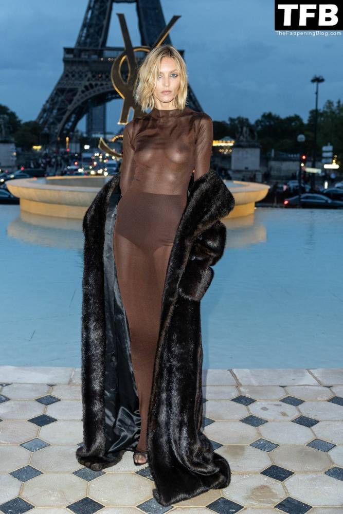 Anja Rubik Flashes Her Nude Tits at the Saint Laurent Womenswear Show in Paris - #35