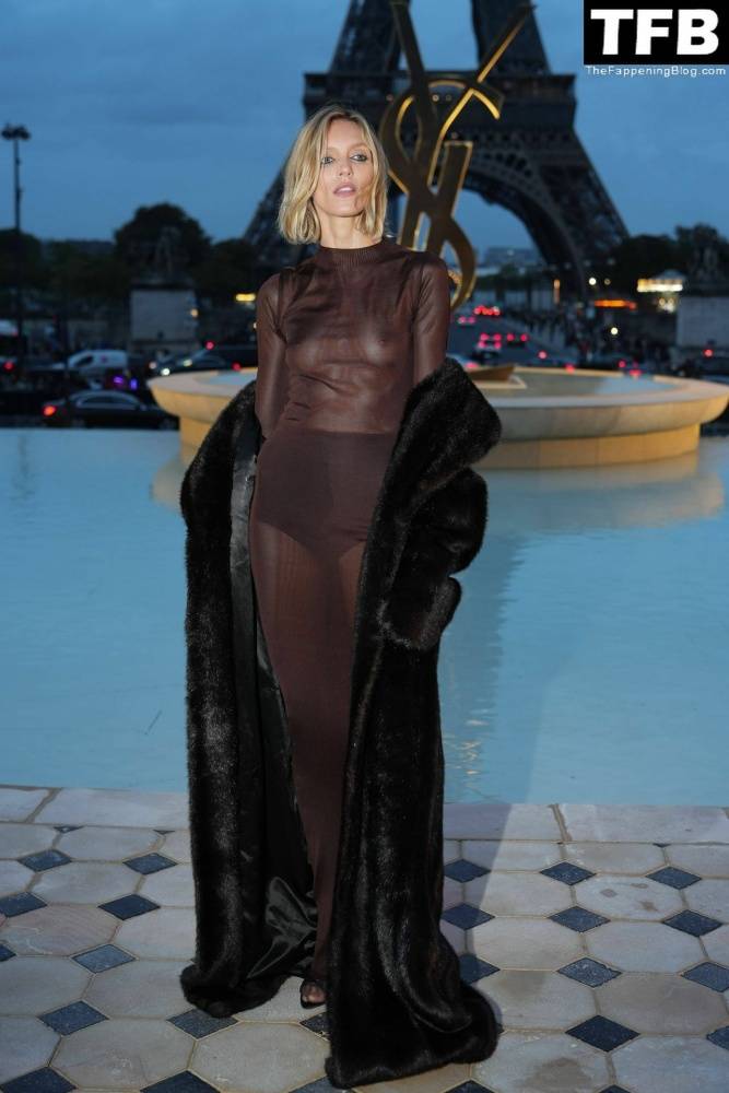 Anja Rubik Flashes Her Nude Tits at the Saint Laurent Womenswear Show in Paris - #22
