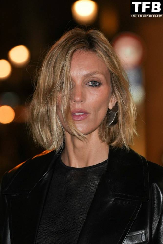 Anja Rubik Flashes Her Nude Tits at the Saint Laurent Womenswear Show in Paris - #26
