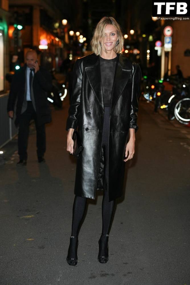 Anja Rubik Flashes Her Nude Tits at the Saint Laurent Womenswear Show in Paris - #24