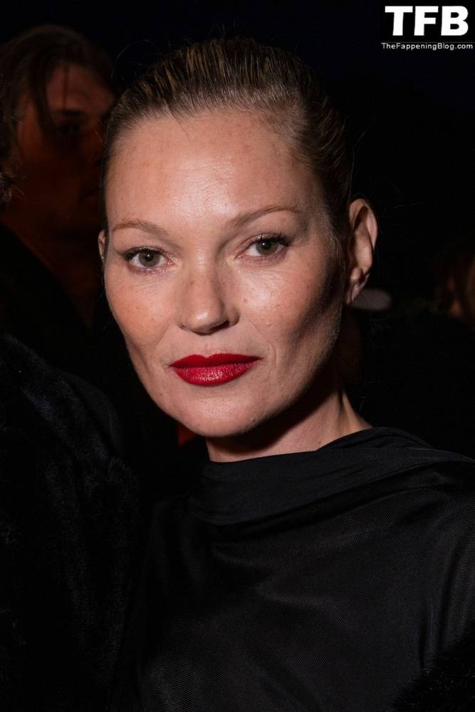 Kate Moss Flashes Her Nude Tits as She Arrives at the Saint Laurent Fashion Show in Paris - #27