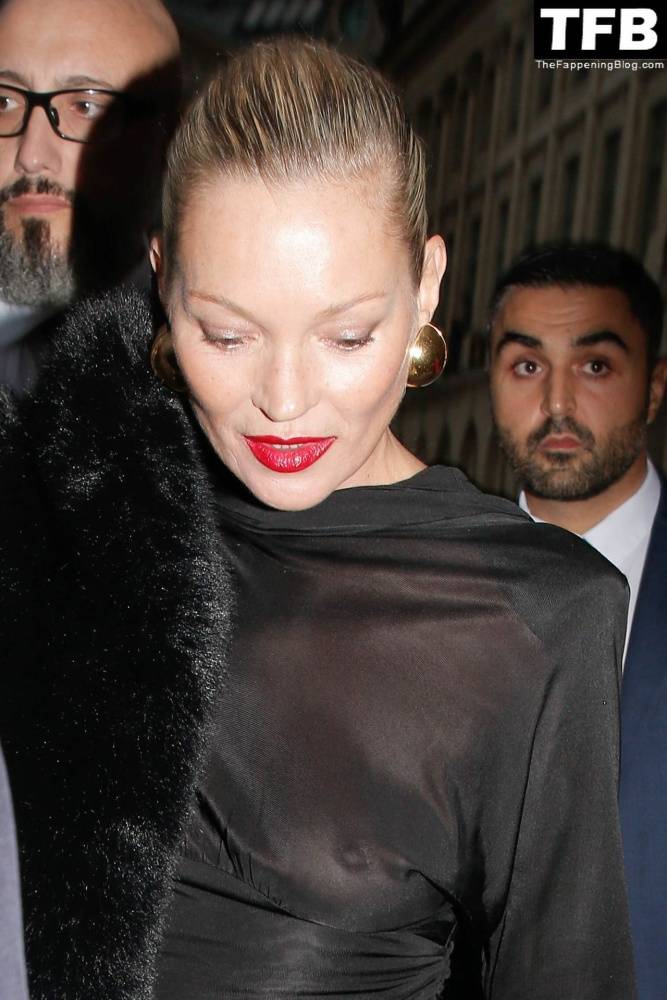 Kate Moss Flashes Her Nude Tits as She Arrives at the Saint Laurent Fashion Show in Paris - #11