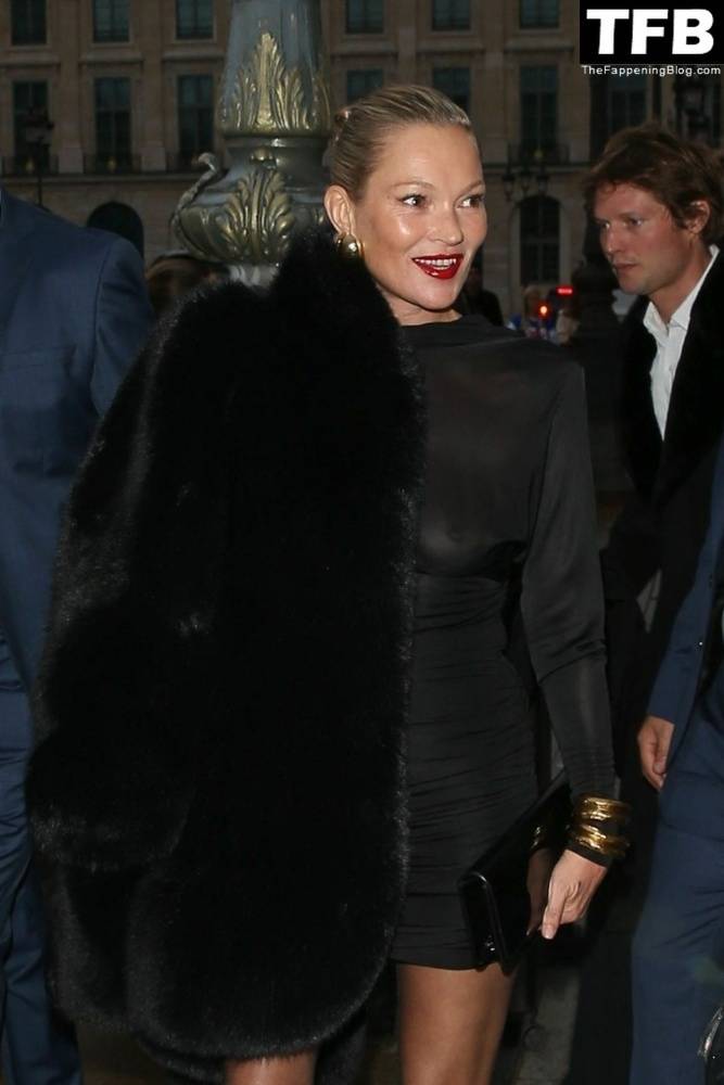 Kate Moss Flashes Her Nude Tits as She Arrives at the Saint Laurent Fashion Show in Paris - #85