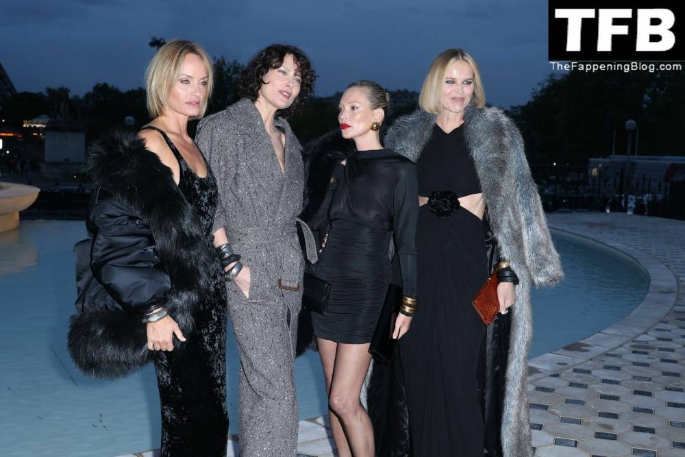 Kate Moss Flashes Her Nude Tits as She Arrives at the Saint Laurent Fashion Show in Paris - #10
