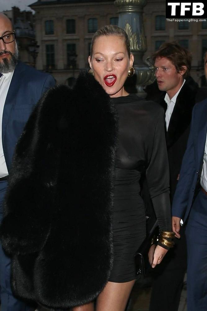 Kate Moss Flashes Her Nude Tits as She Arrives at the Saint Laurent Fashion Show in Paris - #84