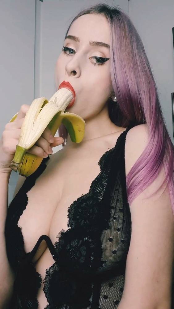 MizzyCyn Topless Banana Deep Throat Patreon photo Leaked - #2