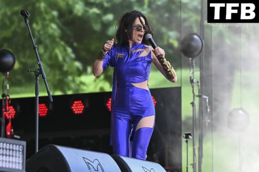 Delila Paz Performs on the Main Stage at American Express in London - #10