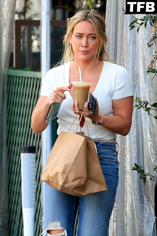 Hilary Duff Looks Effortlessly Beautiful While Picking Up Food in Beverly Hills - #12
