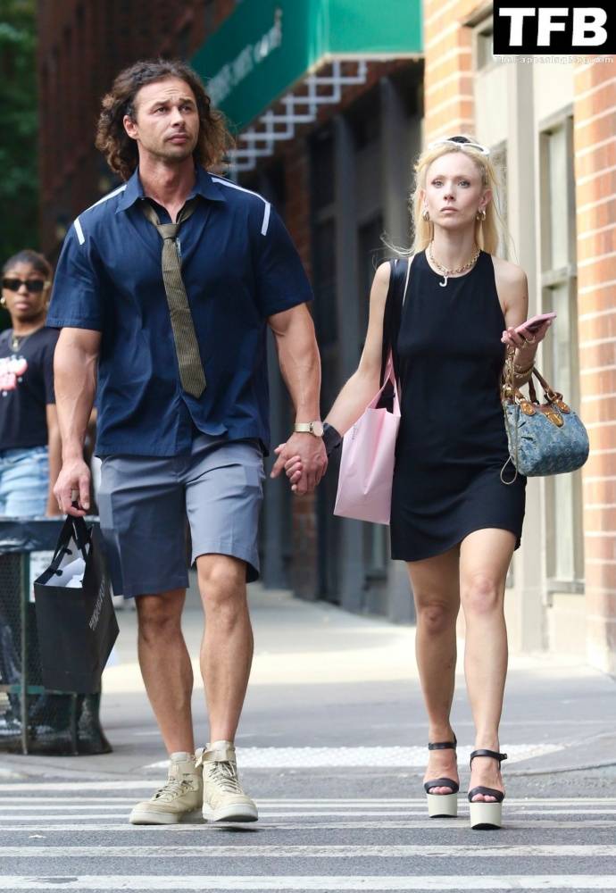 Juno Temple Holds Hands with Her Mystery Boyfriend in NYC - #3