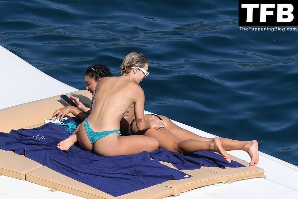 Ella Ding & Domenica Calarco Show Off Their Nude Tits While on Holiday on the Amalfi Coast - #48