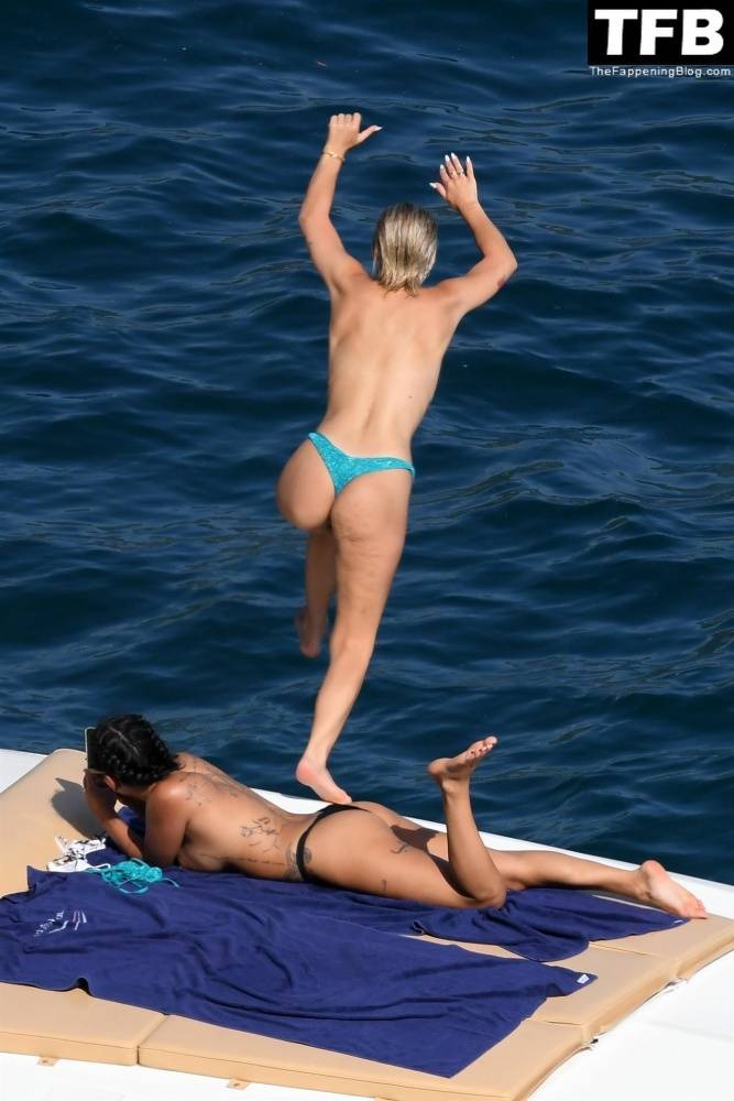 Ella Ding & Domenica Calarco Show Off Their Nude Tits While on Holiday on the Amalfi Coast - #45