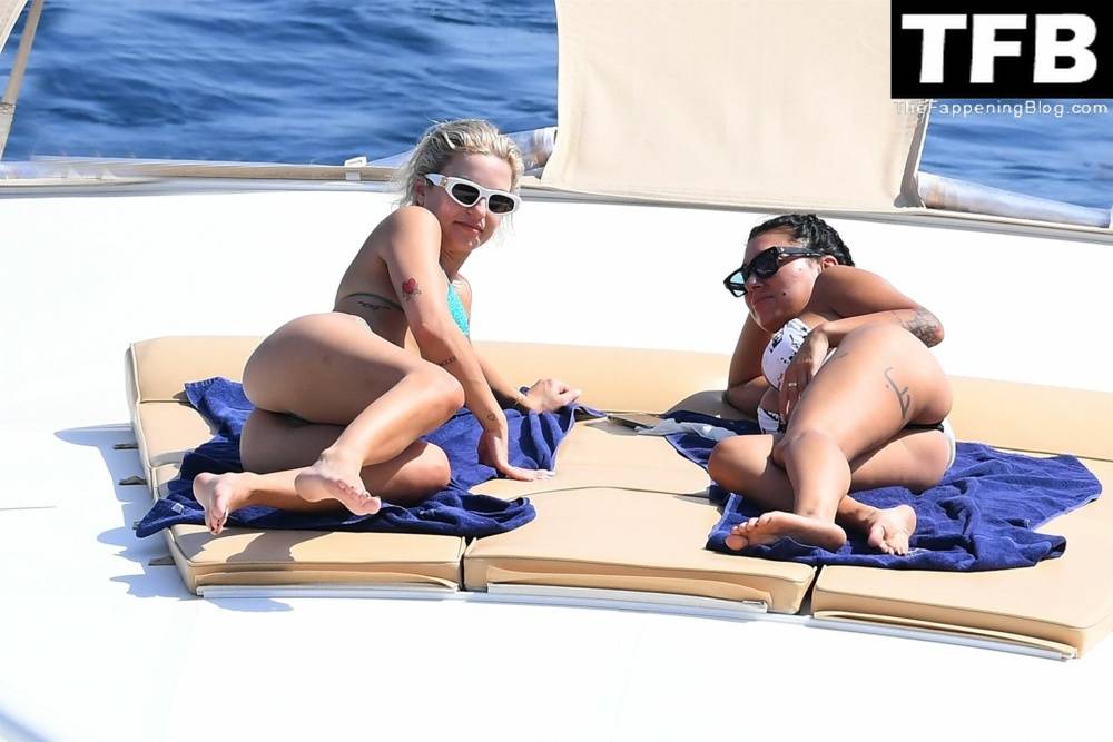 Ella Ding & Domenica Calarco Show Off Their Nude Tits While on Holiday on the Amalfi Coast - #19