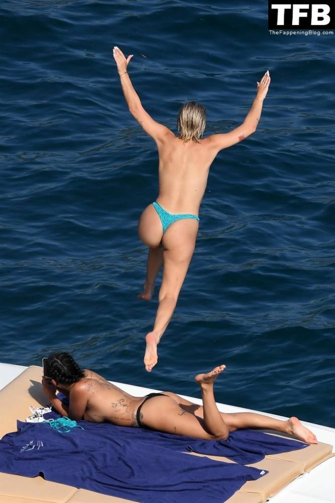 Ella Ding & Domenica Calarco Show Off Their Nude Tits While on Holiday on the Amalfi Coast - #17