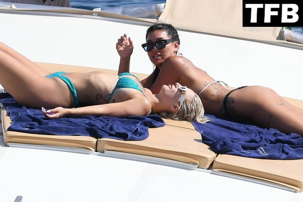 Ella Ding & Domenica Calarco Show Off Their Nude Tits While on Holiday on the Amalfi Coast - #47