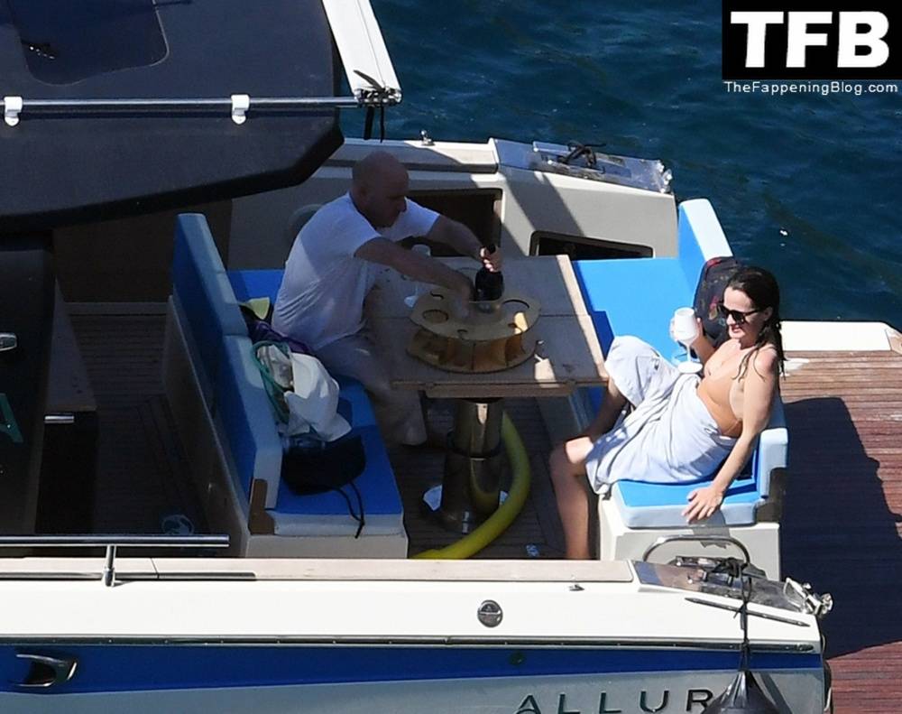 Elizabeth Reaser Has a Great Time with Bruce Gilbert While on Holiday in Positano - #20