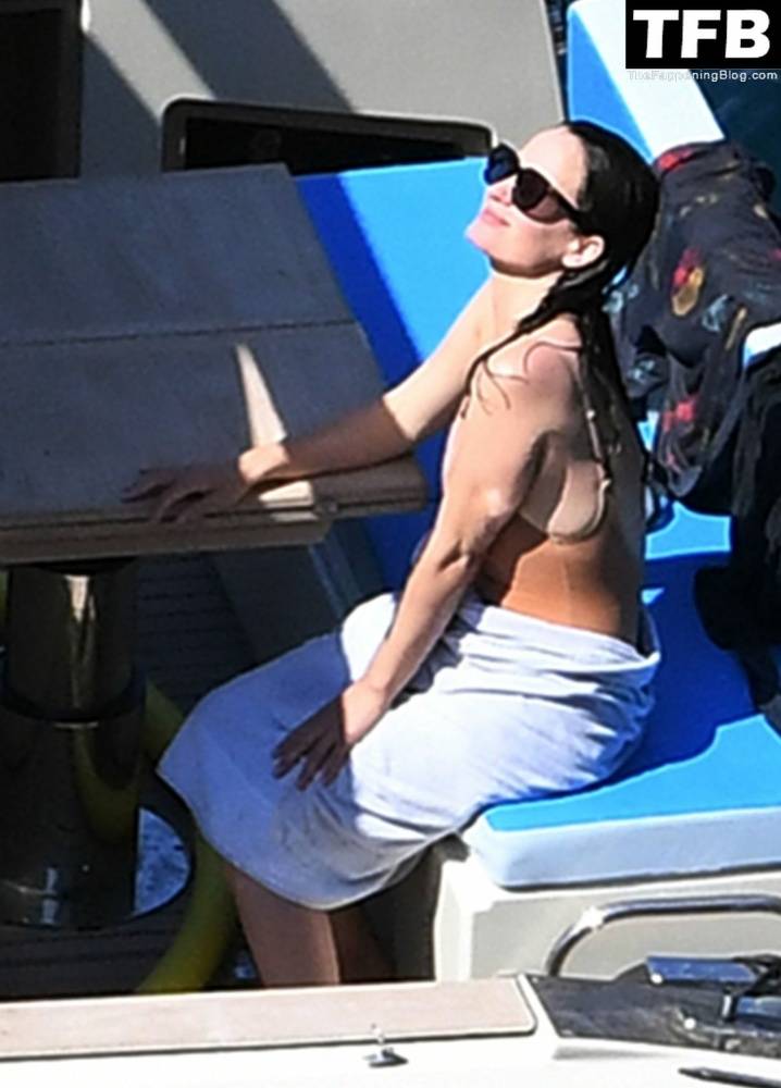 Elizabeth Reaser Has a Great Time with Bruce Gilbert While on Holiday in Positano - #60