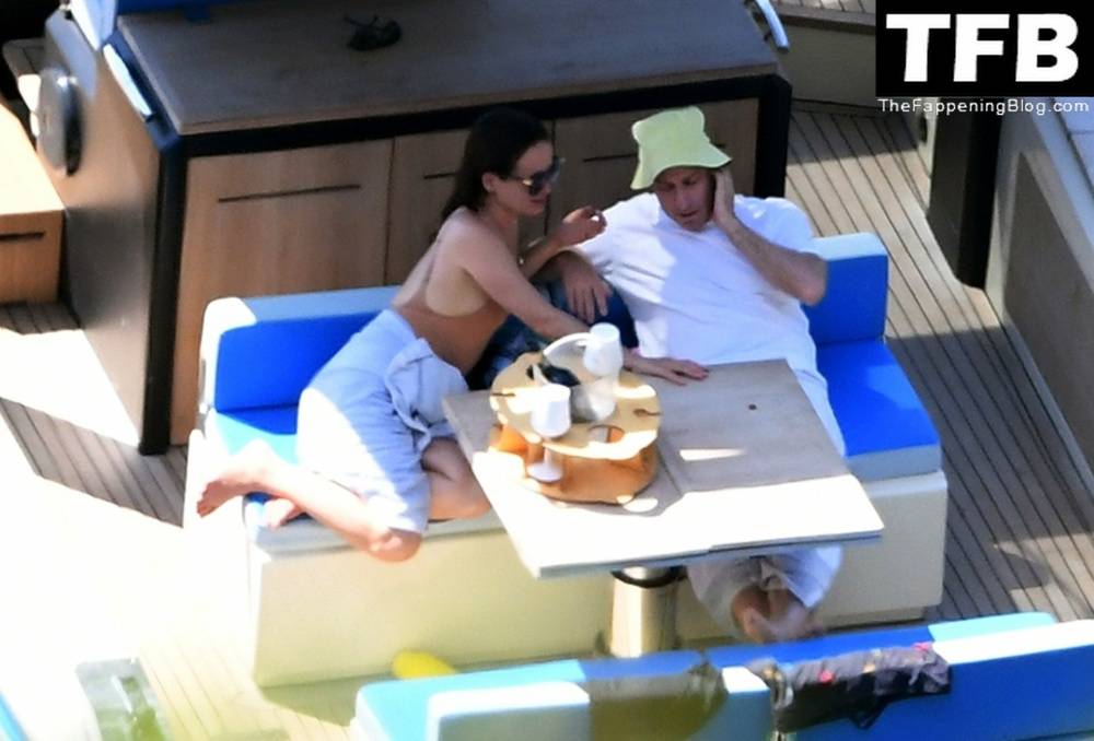 Elizabeth Reaser Has a Great Time with Bruce Gilbert While on Holiday in Positano - #5