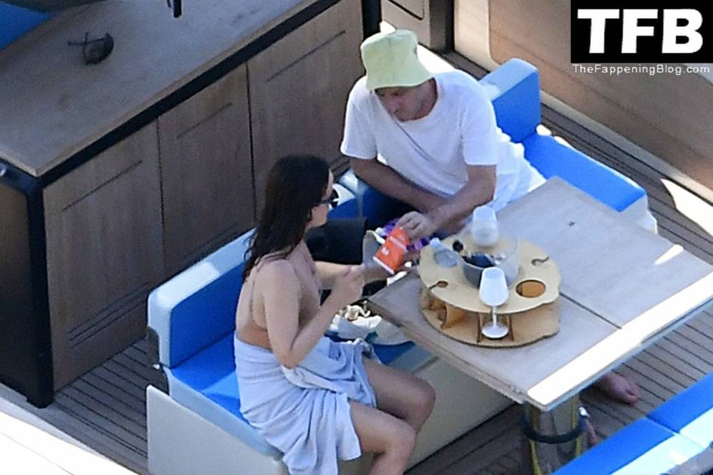 Elizabeth Reaser Has a Great Time with Bruce Gilbert While on Holiday in Positano - #61