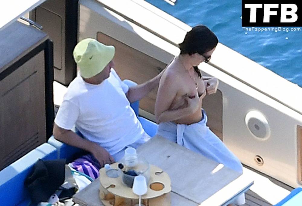 Elizabeth Reaser Has a Great Time with Bruce Gilbert While on Holiday in Positano - #16