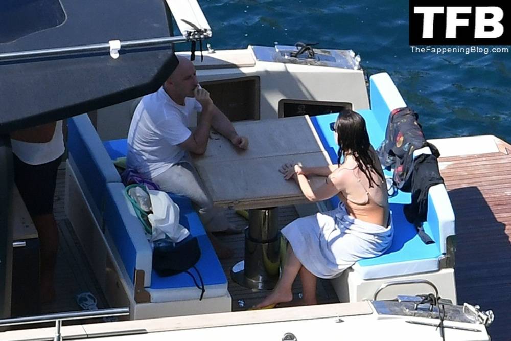Elizabeth Reaser Has a Great Time with Bruce Gilbert While on Holiday in Positano - #18