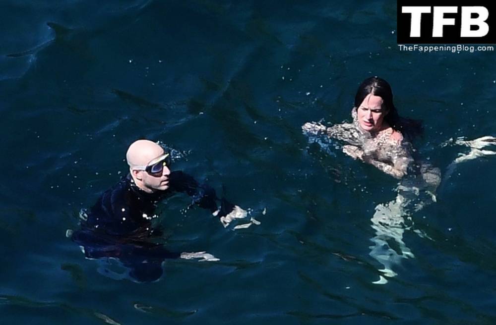 Elizabeth Reaser Has a Great Time with Bruce Gilbert While on Holiday in Positano - #28