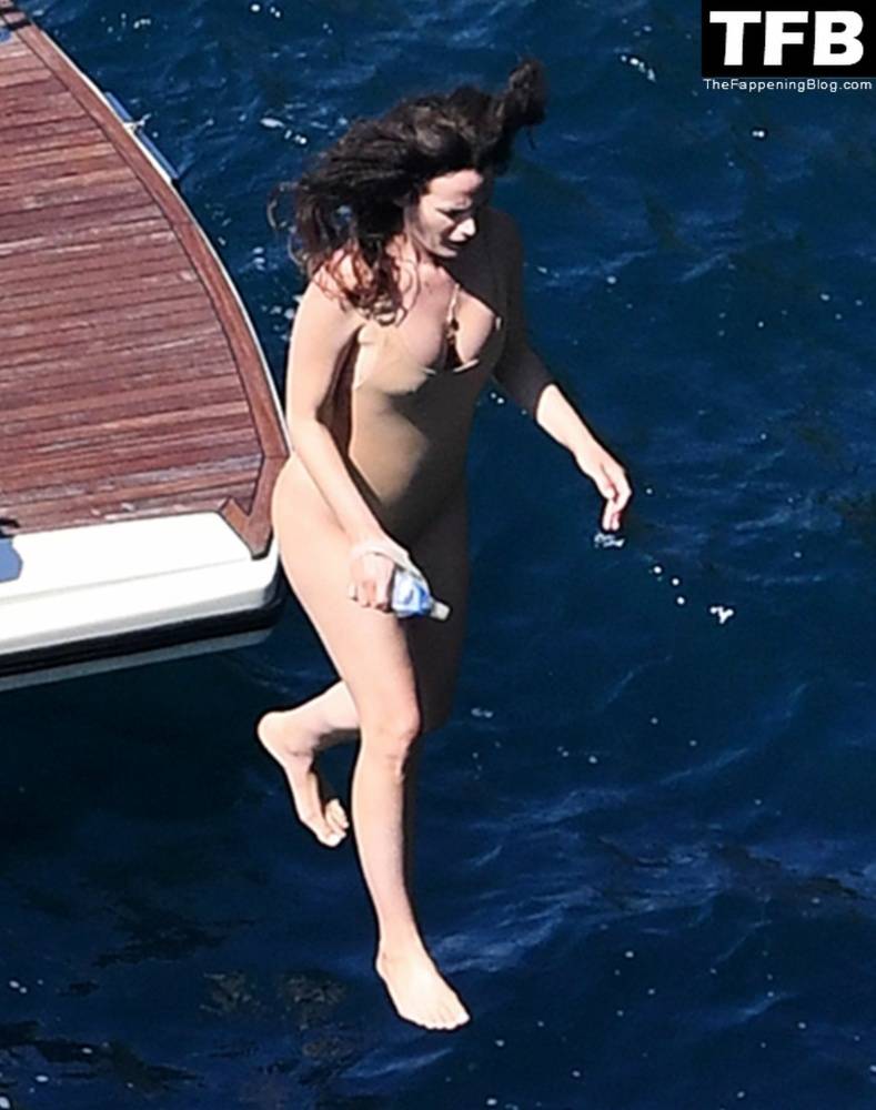 Elizabeth Reaser Has a Great Time with Bruce Gilbert While on Holiday in Positano - #35