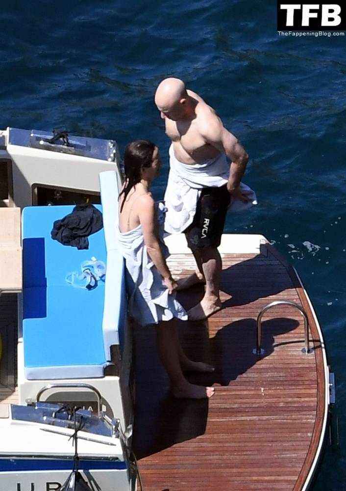 Elizabeth Reaser Has a Great Time with Bruce Gilbert While on Holiday in Positano - #33