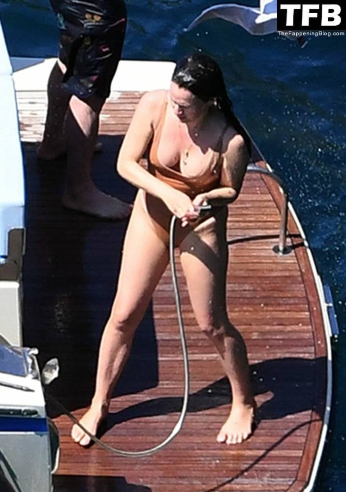 Elizabeth Reaser Has a Great Time with Bruce Gilbert While on Holiday in Positano - #19