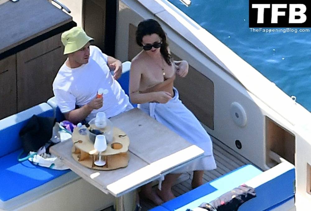 Elizabeth Reaser Has a Great Time with Bruce Gilbert While on Holiday in Positano - #49