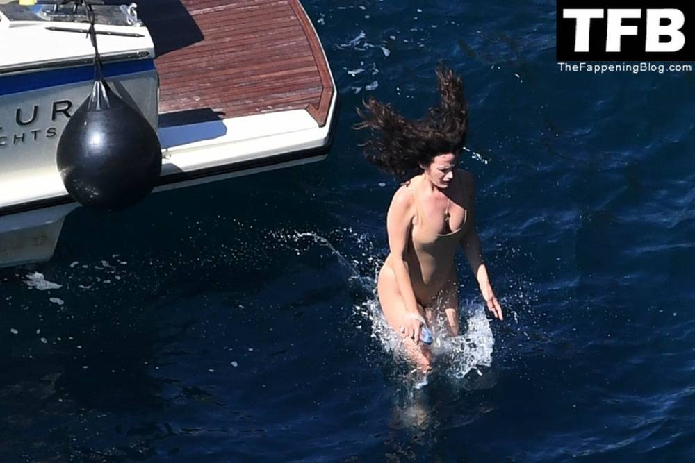 Elizabeth Reaser Has a Great Time with Bruce Gilbert While on Holiday in Positano - #29