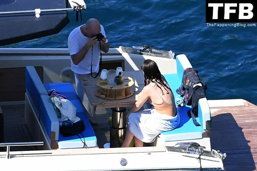 Elizabeth Reaser Has a Great Time with Bruce Gilbert While on Holiday in Positano - #58