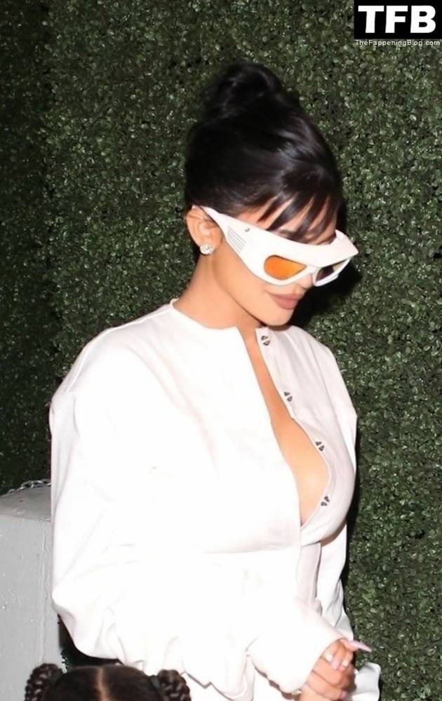 Kylie Jenner Showcases Her Svelte Figure in All-White - #37