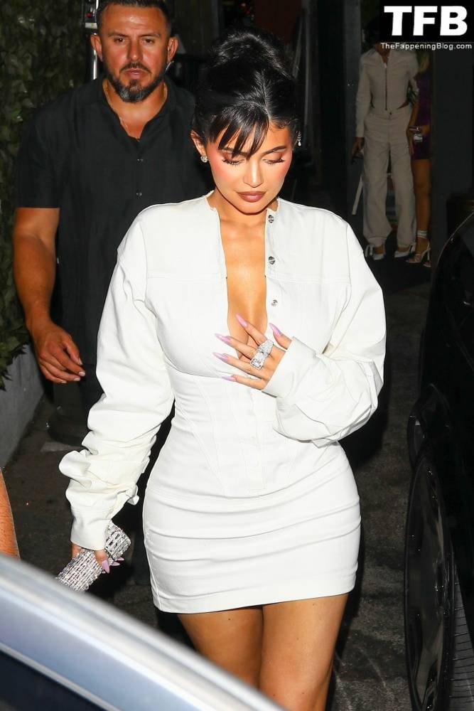Kylie Jenner Showcases Her Svelte Figure in All-White - #35