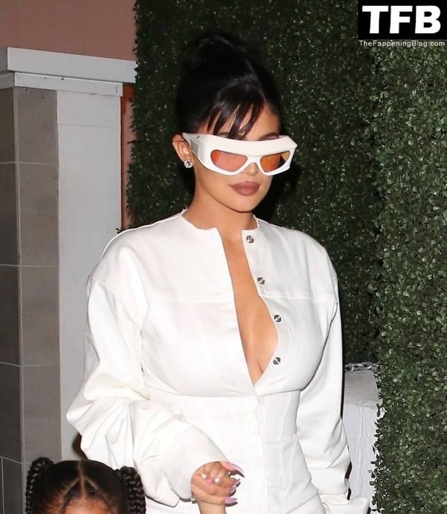 Kylie Jenner Showcases Her Svelte Figure in All-White - #48