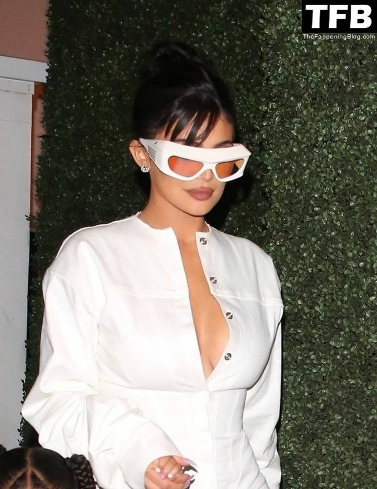 Kylie Jenner Showcases Her Svelte Figure in All-White - #21